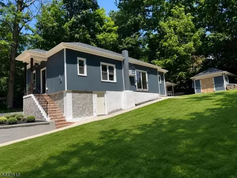 13 Maine St, Lake Hopatcong, NJ 07849