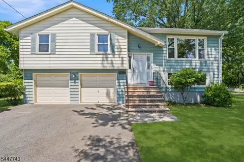 11 Ray Ave, Leonia, NJ 07605