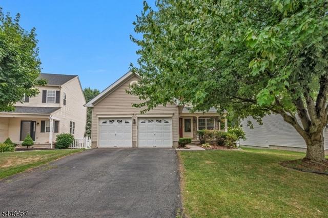 432 Hamilton Dr, Stewartsville, NJ 08886