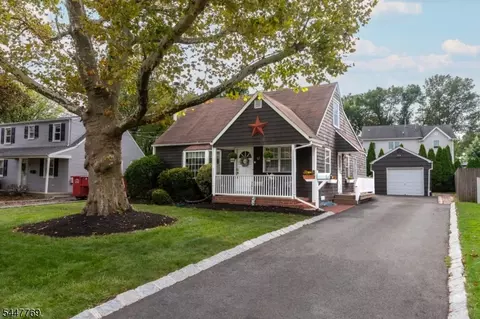 13 Sunset Dr, Clark, NJ 07066