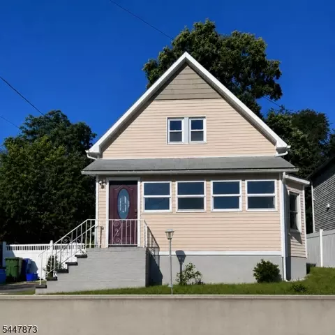 32 Embroidery St, Sayreville, NJ 08872
