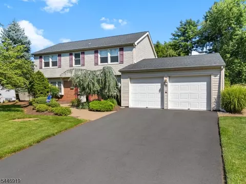 11 Marigold Ln, Somerset, NJ 08873