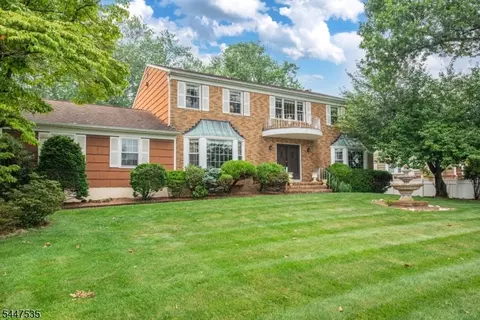 21 Bates Dr, Fairfield, NJ 07004