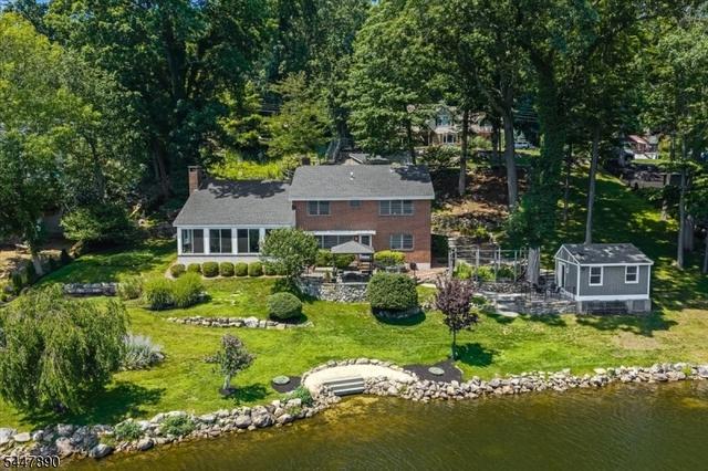 706 W Shore Trl, Sparta, NJ 07871
