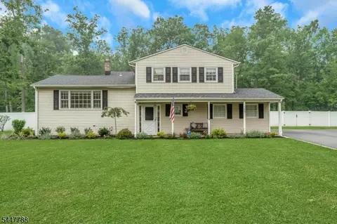 165 Greenwood Dr, Millington, NJ 07946