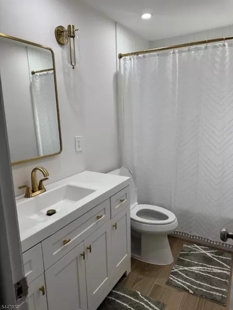 Bath - 37 Brookdale Rd, Wayne, NJ 07470 photo 2 of 3