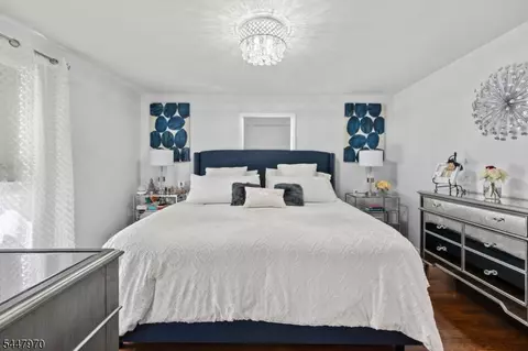 10 Dale Dr, Fairfield, NJ 07004