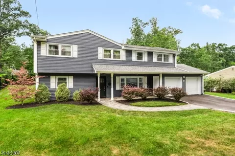41 Holly Glen Ln, Berkeley Heights, NJ 07922