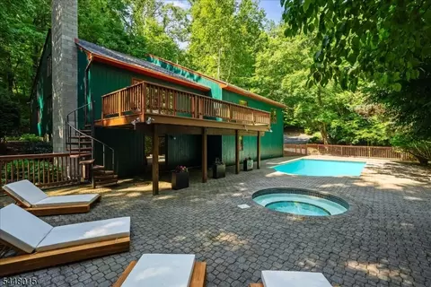 5 Apgar Way, Lebanon, NJ 08833