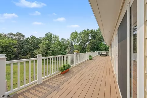 135 W Mountain Rd, Sparta, NJ 07871