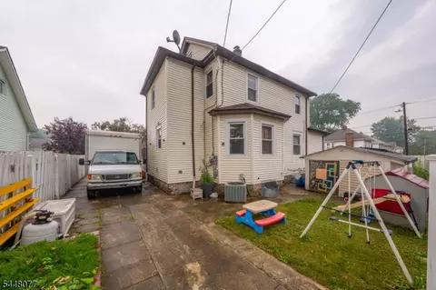 Exterior - 102 Runyon Ave, Middlesex, NJ 08846 photo 2 of 4