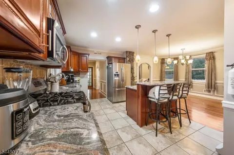 Entry Way - 102 Runyon Ave, Middlesex, NJ 08846 photo 2 of 3