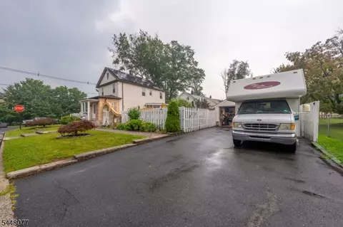 Exterior - 102 Runyon Ave, Middlesex, NJ 08846 photo 1 of 4