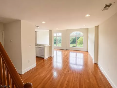 Living - 810 Firethorn Dr #E2, Union, NJ 07083 photo 2 of 5