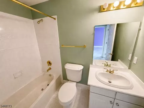 Bath - 810 Firethorn Dr #E2, Union, NJ 07083 photo 2 of 3