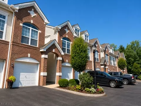 Exterior - 810 Firethorn Dr #E2, Union, NJ 07083 photo 3 of 4