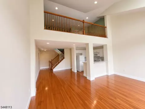 Living - 810 Firethorn Dr #E2, Union, NJ 07083 photo 3 of 5