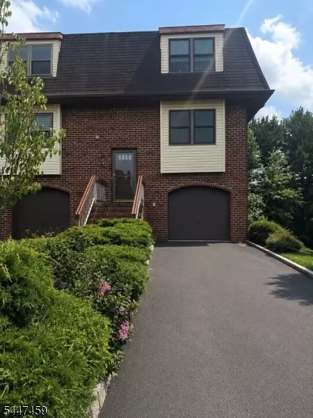 5006 N Oaks Blvd, North Brunswick Twp, NJ 08902