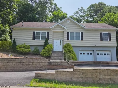 313 Brown Trl, Hopatcong, NJ 07843