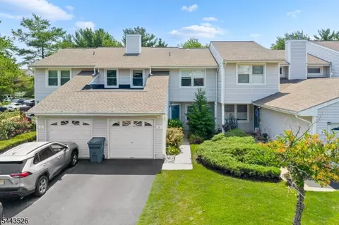 3 Sandpiper Dr, Parlin, NJ 08859