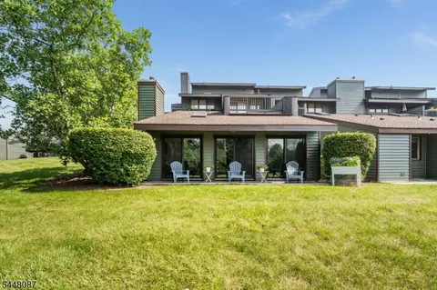 23 Highland Cir, Annandale, NJ 08801