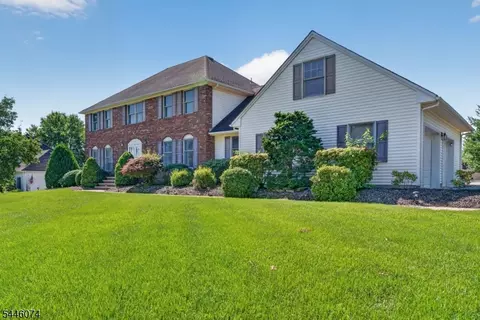 18 Cornell Trl, Hillsborough, NJ 08844