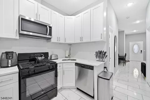 153 Danforth Ave, Jersey City, NJ 07305