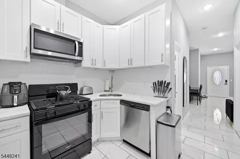 153 Danforth Ave, Jersey City, NJ 07305