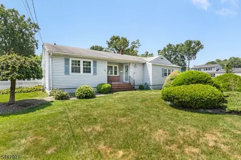 54 Canterbury Dr, Clark, NJ 07066
