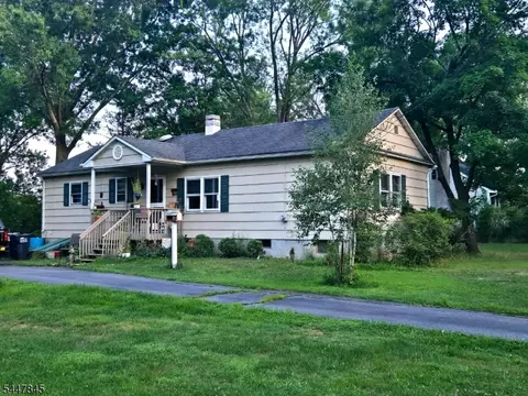 41 School Rd, Whitehouse Station, NJ 08889