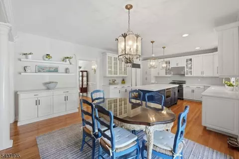 13 Hunters Trl, Chester, NJ 07930