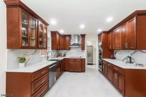 56 Union Hill Rd, Morris Plains, NJ 07950