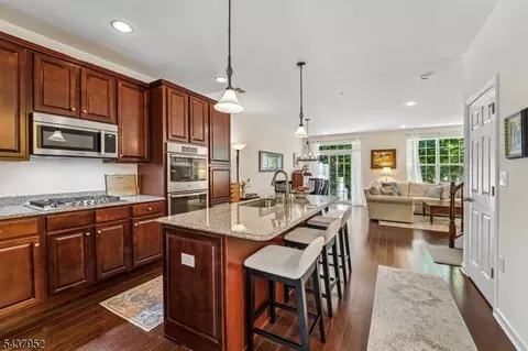 24 Pineview Dr, Waldwick, NJ 07463 photo 7