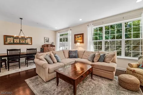 24 Pineview Dr, Waldwick, NJ 07463 photo 6