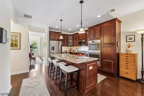 24 Pineview Dr, Waldwick, NJ 07463 photo 8