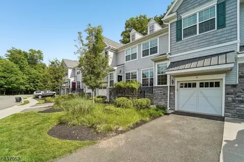 24 Pineview Dr, Waldwick, NJ 07463 photo 2