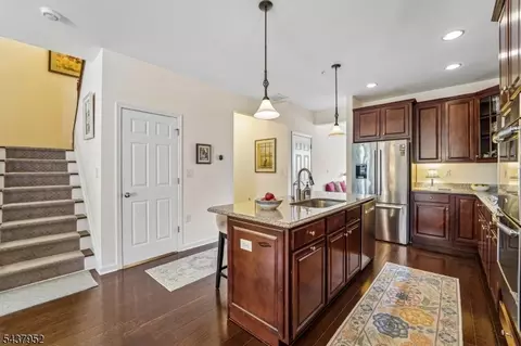 24 Pineview Dr, Waldwick, NJ 07463 photo 11
