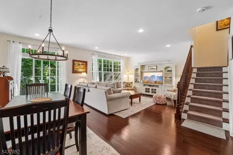 24 Pineview Dr, Waldwick, NJ 07463 photo 10
