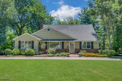 18 Yorke Rd, Mountain Lakes, NJ 07046
