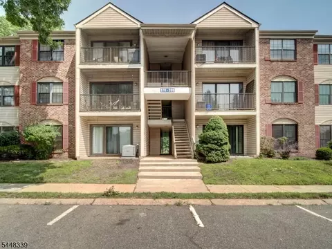 380 Lancaster Ct, Piscataway, NJ 08854