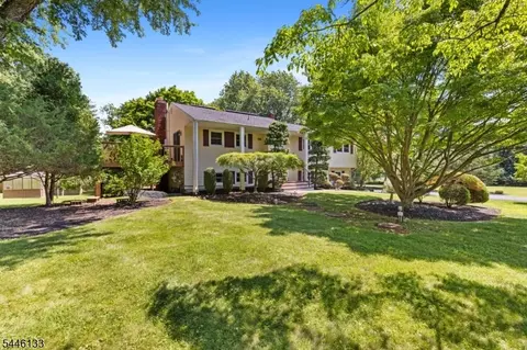 25 Deer Run Dr, Belle Mead, NJ 08502
