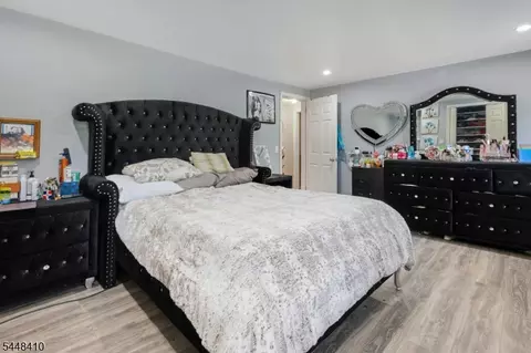 Bedroom - 981 Carnegie Ave, Plainfield, NJ 07060 photo 5 of 6