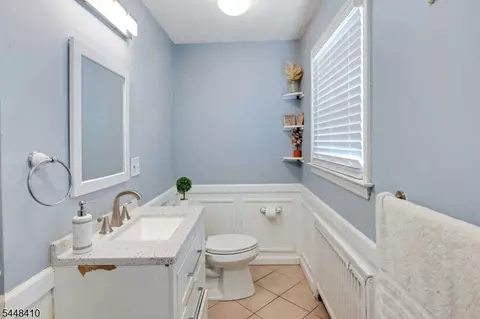 Bath - 981 Carnegie Ave, Plainfield, NJ 07060 photo 2 of 3