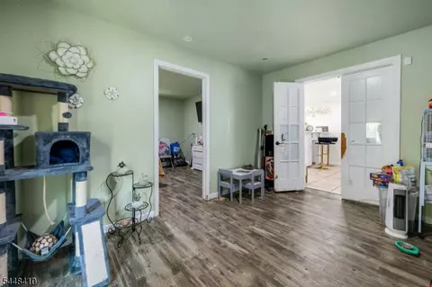 Entry Way - 981 Carnegie Ave, Plainfield, NJ 07060 photo 5 of 6
