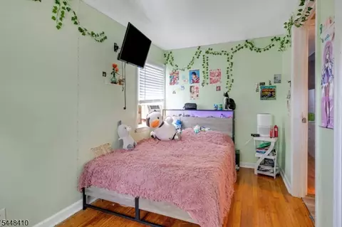 Bedroom - 981 Carnegie Ave, Plainfield, NJ 07060 photo 2 of 6