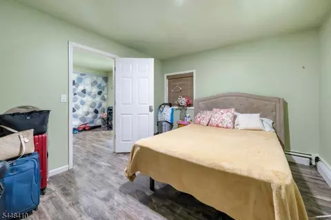 Bedroom - 981 Carnegie Ave, Plainfield, NJ 07060 photo 4 of 6