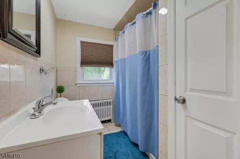 Bath - 981 Carnegie Ave, Plainfield, NJ 07060 photo 1 of 3