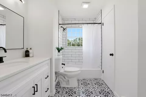 Bath - 334 Daniel St, Dover, NJ 07801 photo 3 of 4