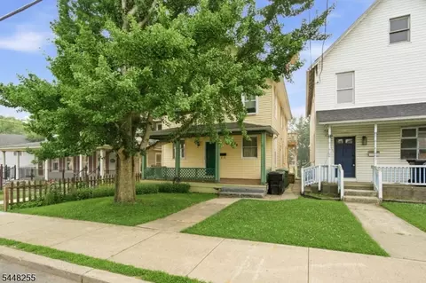 39 Broad St, Washington, NJ 07882