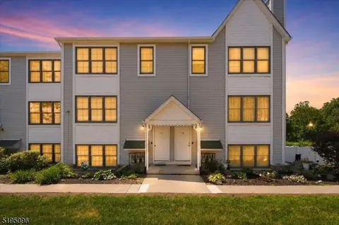 52 Burlington Ct #52, Hamburg, NJ 07419